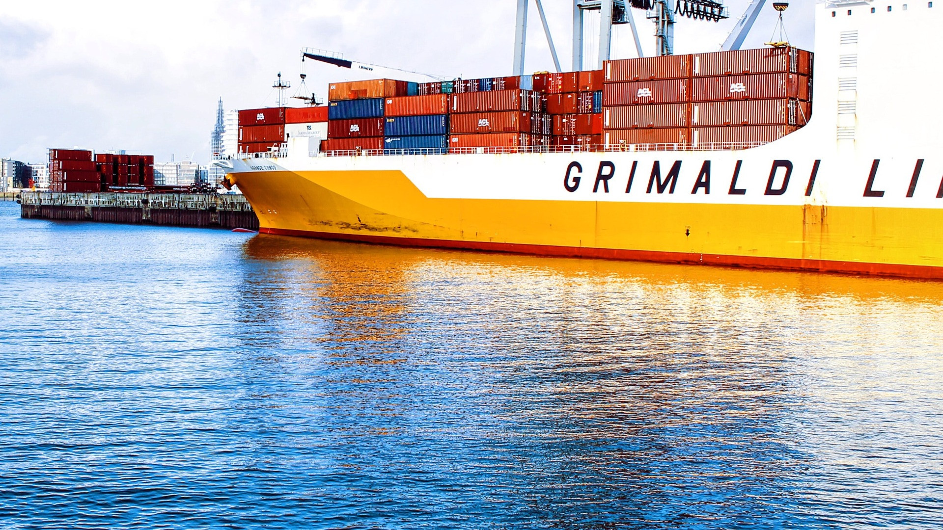 axel-ahoi-hjEesK4KSDs-unsplash